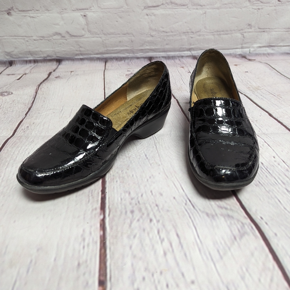 Softspots leather loafers/ slip-ons. Crocodile print. Size 6.5